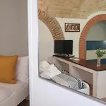 Authentic - Metro 7min, 5min To Center, Ac, Wi-fi