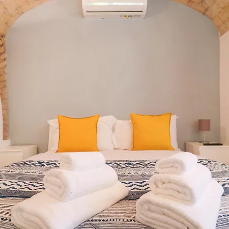 Cozy With Patio - Centre 5min, Ac, Wifi & Metro 7min Lägenhet Rom