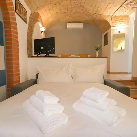 Authentic - Metro 7min, 5min To Center, Ac, Wi-fi