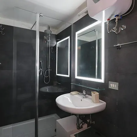 Authentic - Metro 7min, 5min To Center, Ac, Wi-fi Appartement